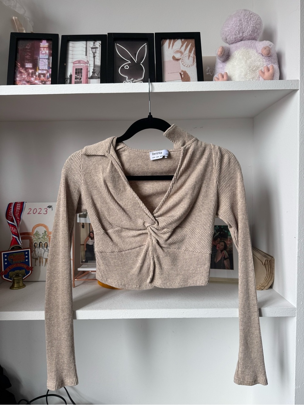 Bershka Neutral Twist-Front Ribbed Long Sleeve Crop Top